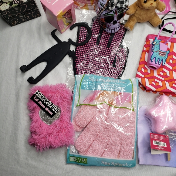 Tween/Teen Variety Bundle Bath, Hair, Bags, Room Decor, & More 4Pd Bundle - Picture 11 of 13